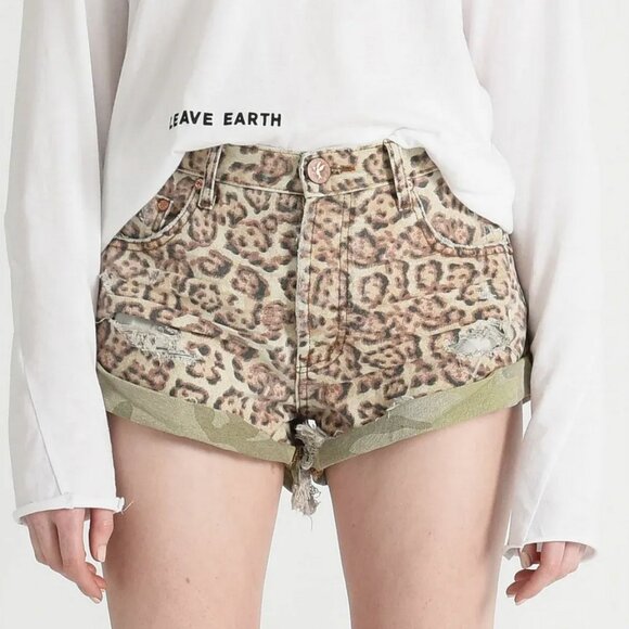 One Teaspoon Mid-Waist Denim Bandits Shorts in Leopard and Camo Size 24 - Picture 3 of 5